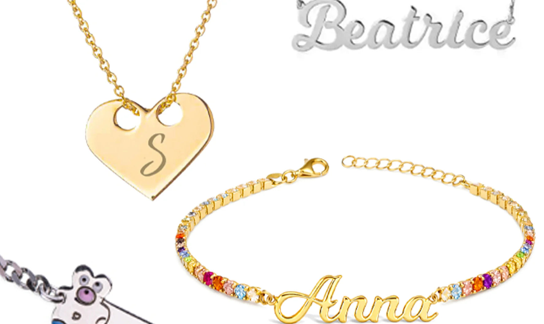 Collane e bracciali personalizzabili Sakrami con iniziali, nomi e dettagli colorati in oro e argento.