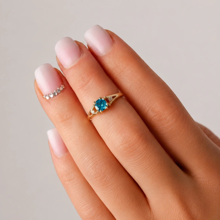 Anello in Oro con Zircone Blu Mare