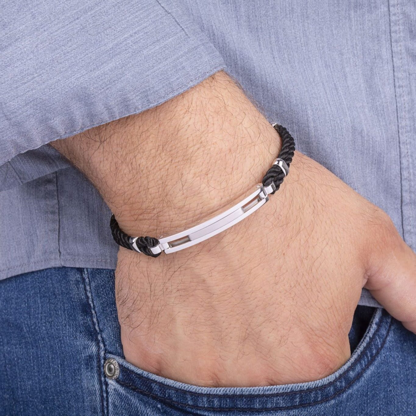 Armband mit satinierter Plakette