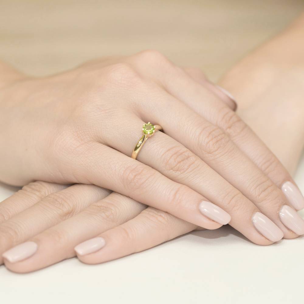 Anello Sava in Oro con Olivina e 2 Diamanti