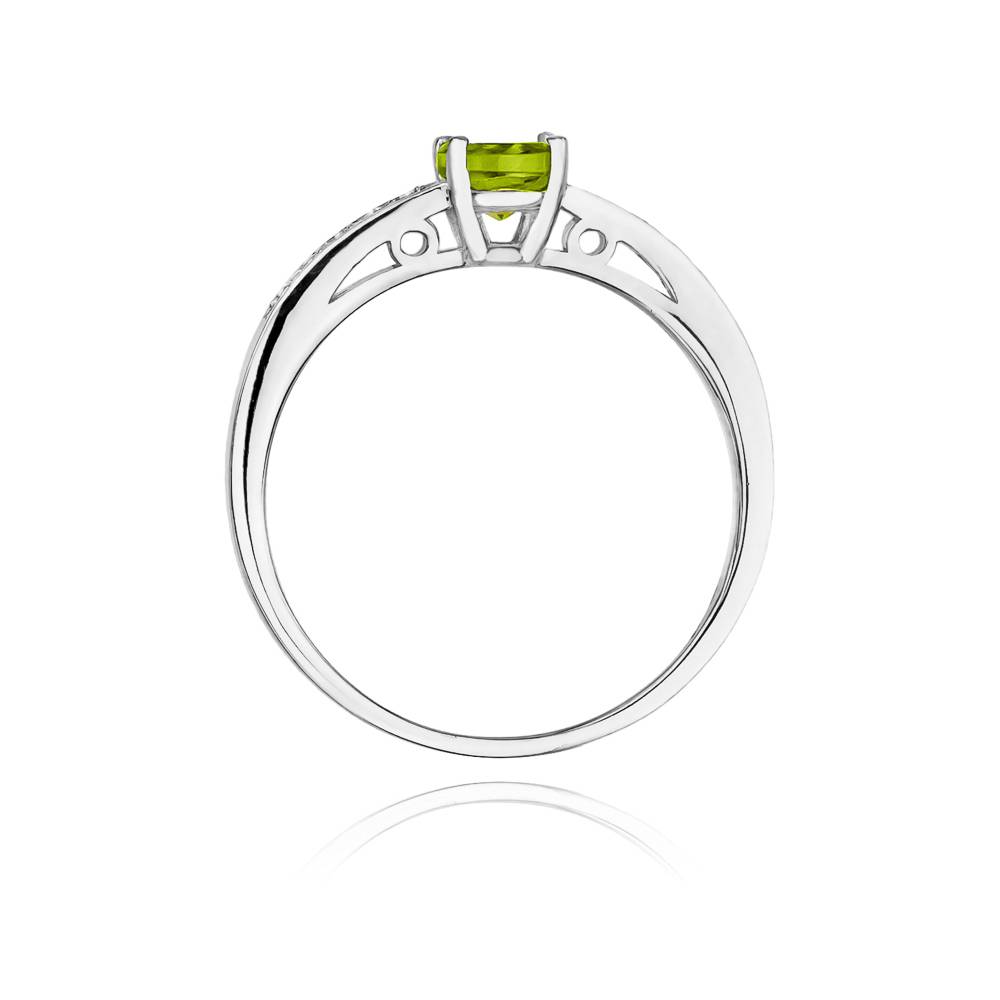 Olya Ring in Gold with Peridot and 10 Diamonds