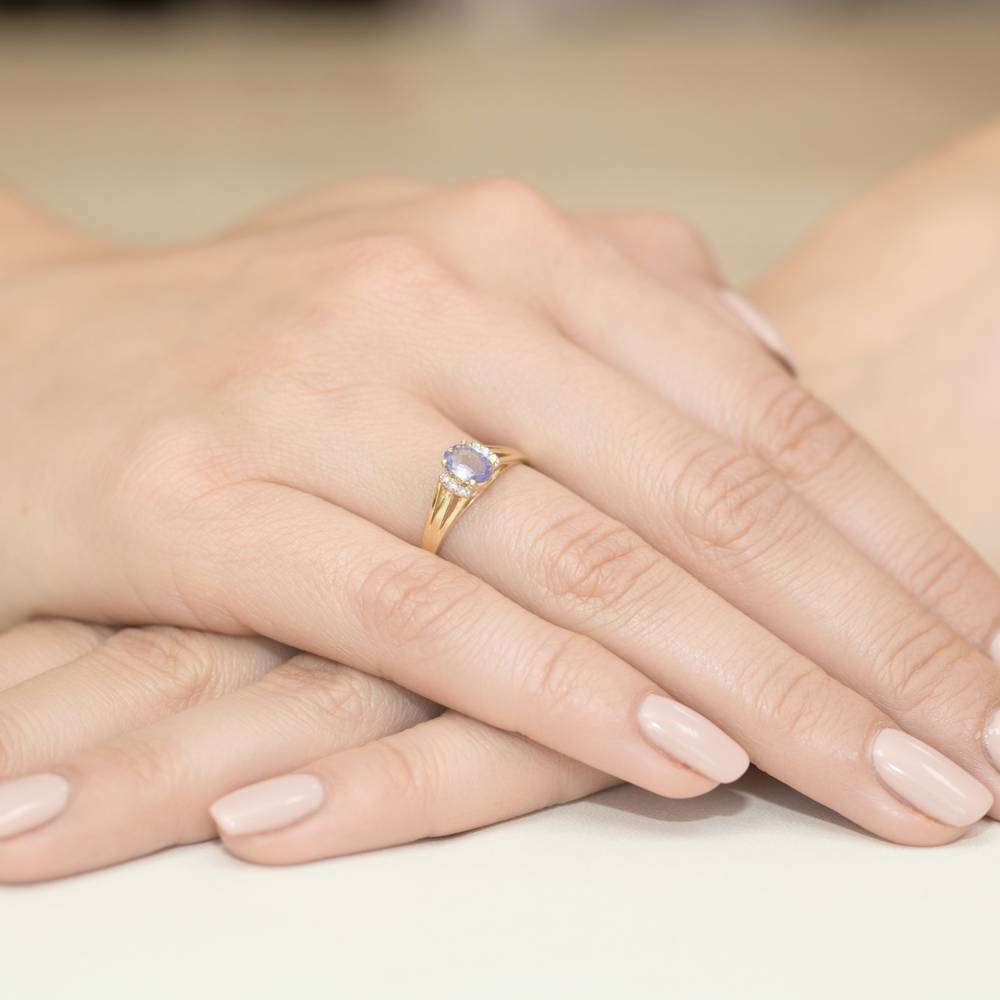 Luna Ring in Gold with Tanzanite and 6 Diamonds