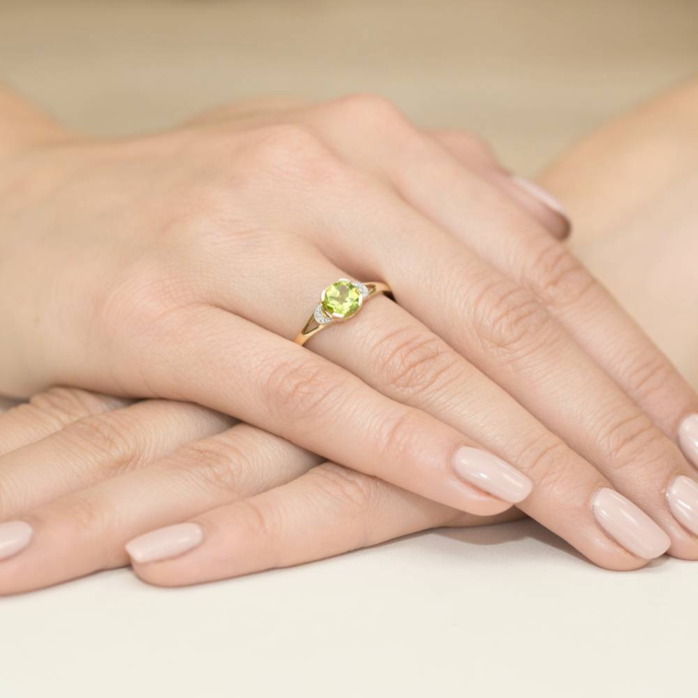 Liora Ring in Gold with Peridot and 2 Diamonds