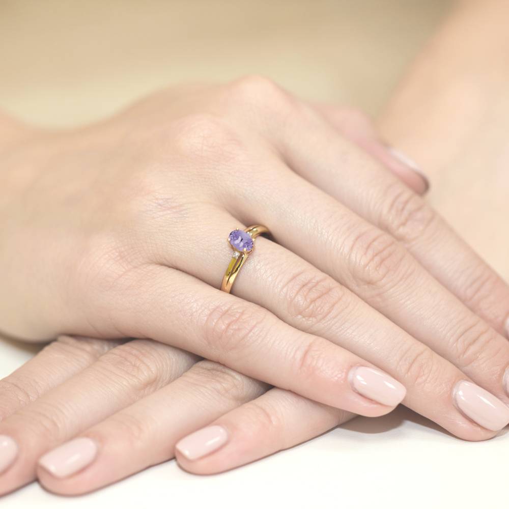 Anello Elaris in Oro con Tanzanite e 2 Diamanti