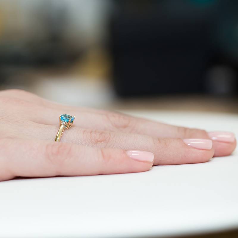Coralia Ring in Gold with Topaz and 2 Diamonds