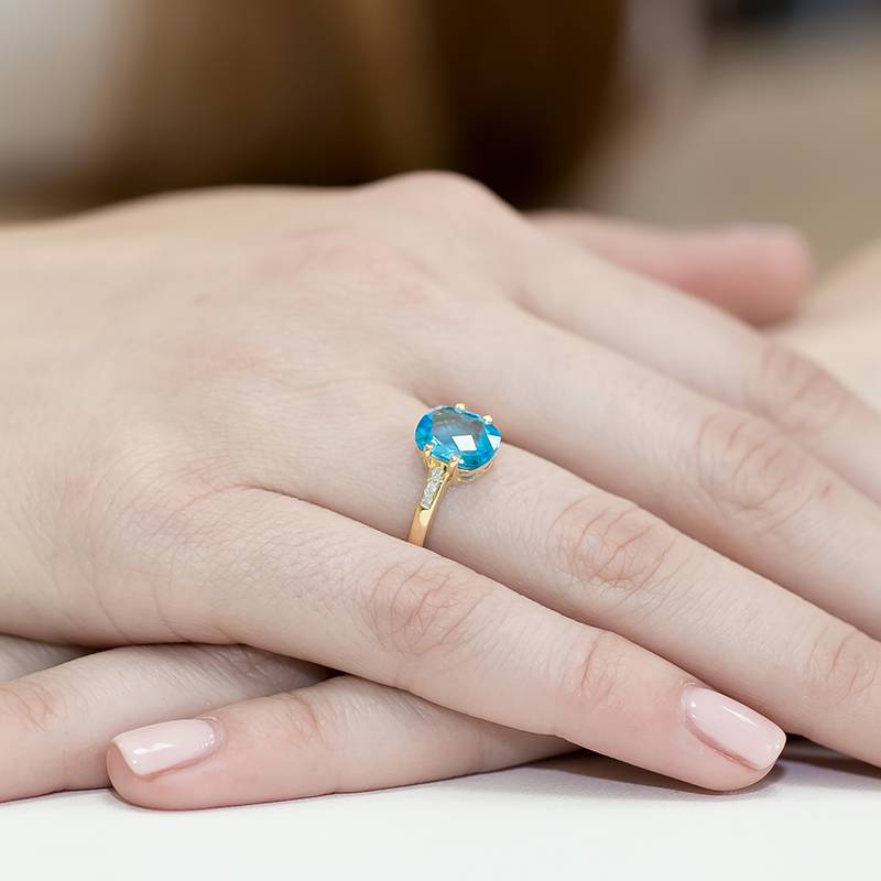 Anillo Ondaria en Oro con Topacio y 6 Diamantes