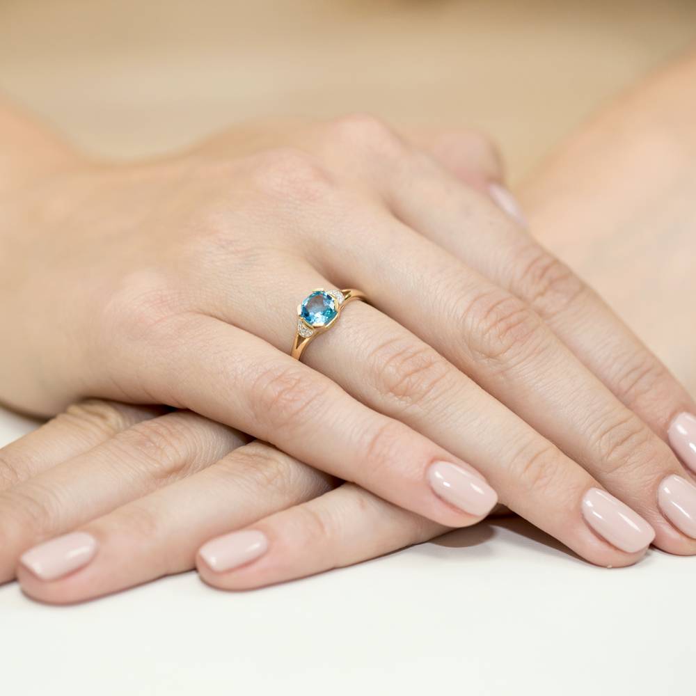 Anello Lirisia in Oro con Topazio e 2 Diamanti