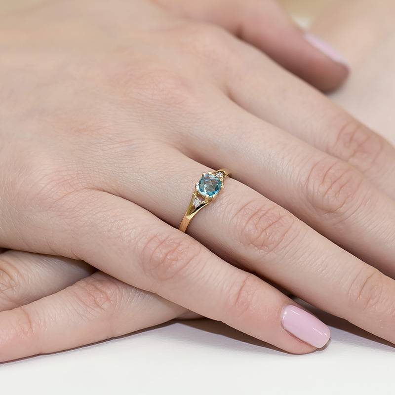 Talira Ring in Gold with Topaz and 2 Diamonds