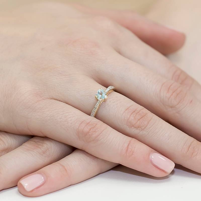 Anello Lunira in Oro con Topazio e 6 Diamanti
