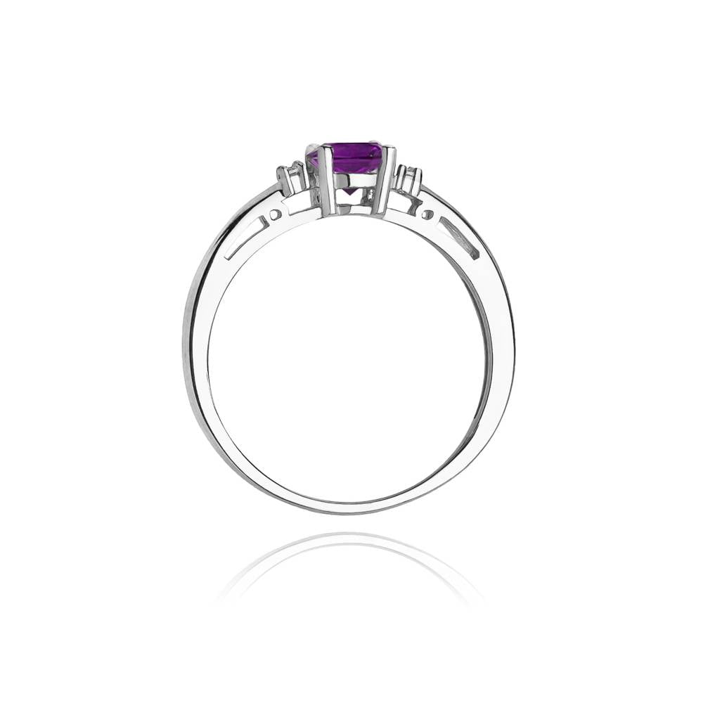 Purple Ring in Gold with Amethyst and 2 Diamonds