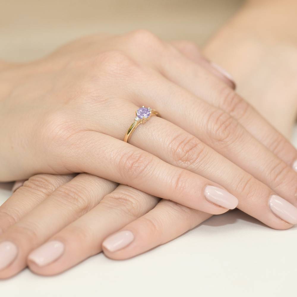Purple Ring in Gold with Amethyst and 2 Diamonds
