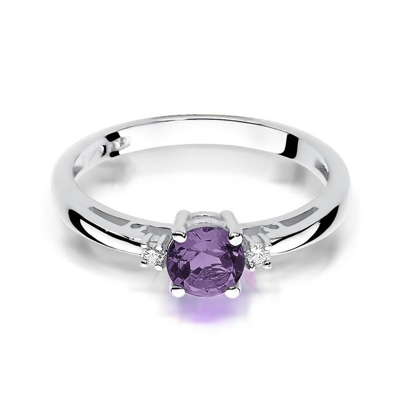 Purple Ring in Gold with Amethyst and 2 Diamonds