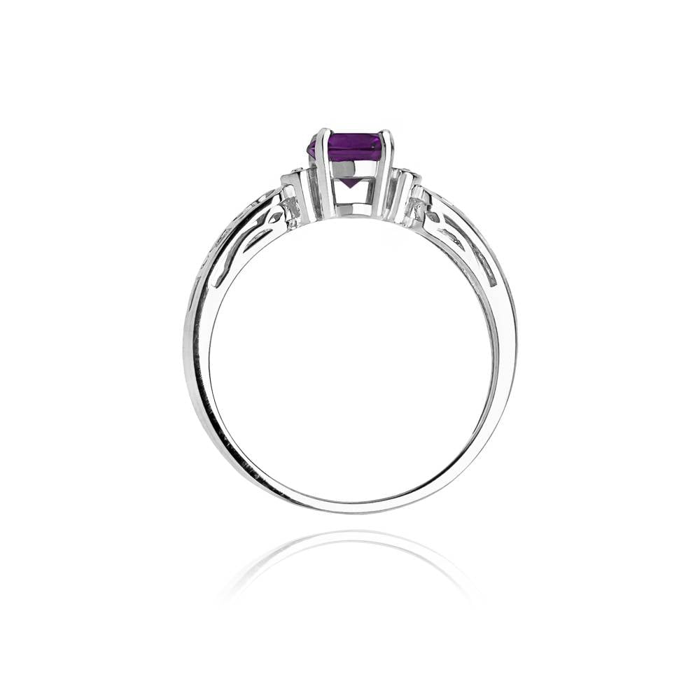 Nyra Ring in Gold with Amethyst and 2 Diamonds