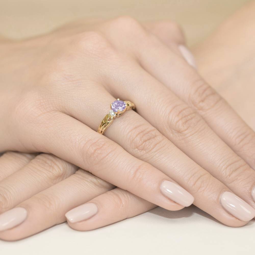 Nyra Ring in Gold with Amethyst and 2 Diamonds