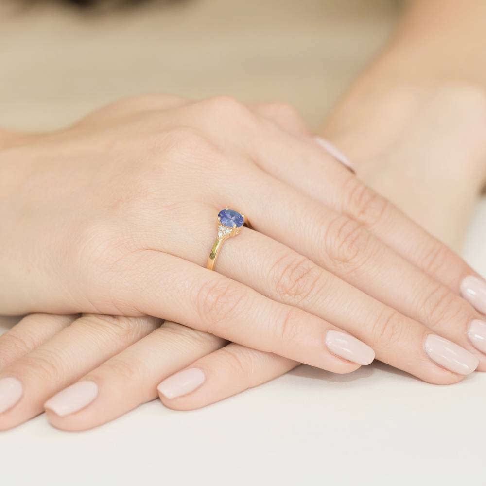 Lunitha Ring in Gold with Tanzanite and 6 Diamonds