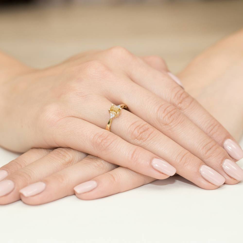 Anello Miele in Oro con Quarzo Citrino e 6 Diamanti