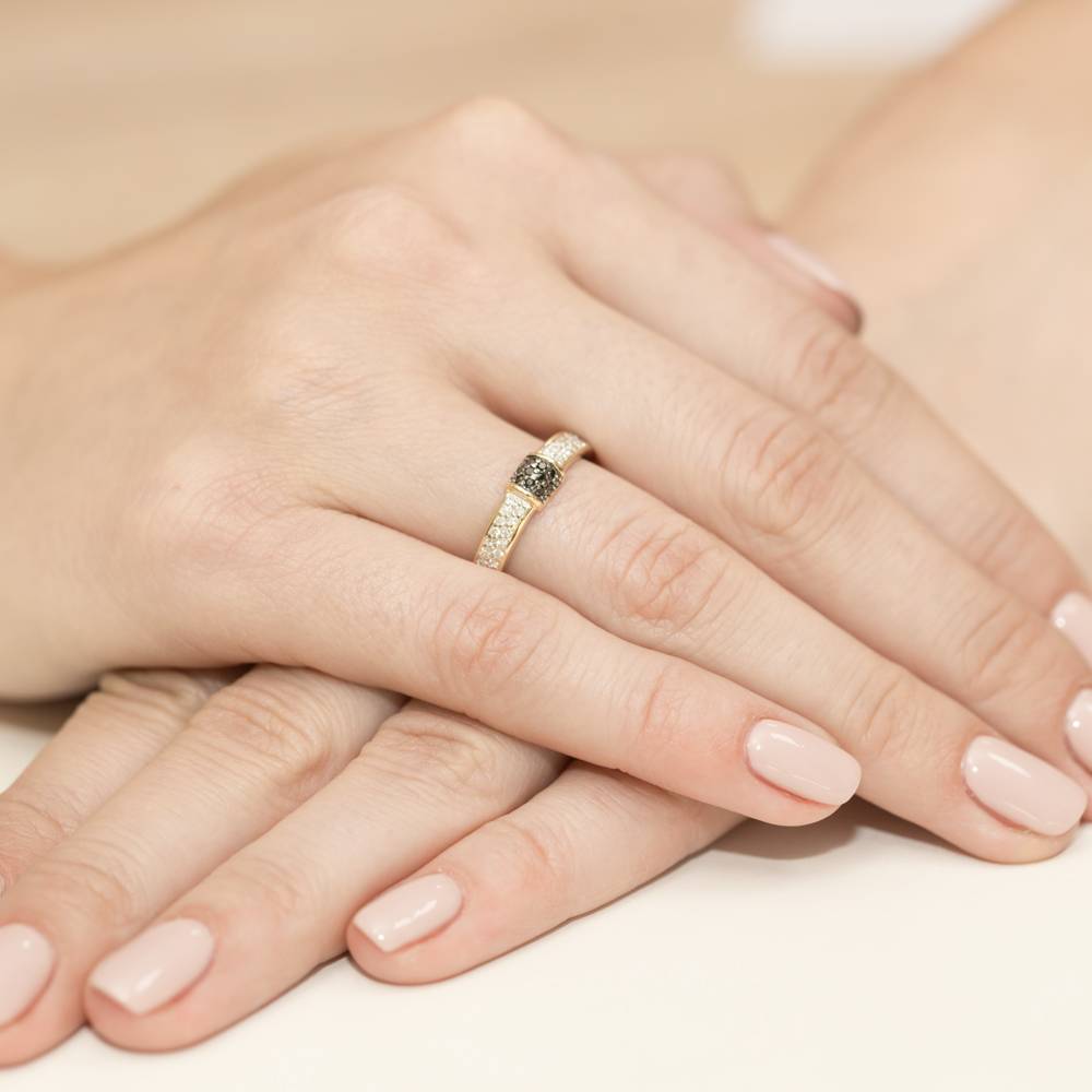 Anello Noir in Oro con 28 Diamanti Bianchi e 10 Diamanti Neri