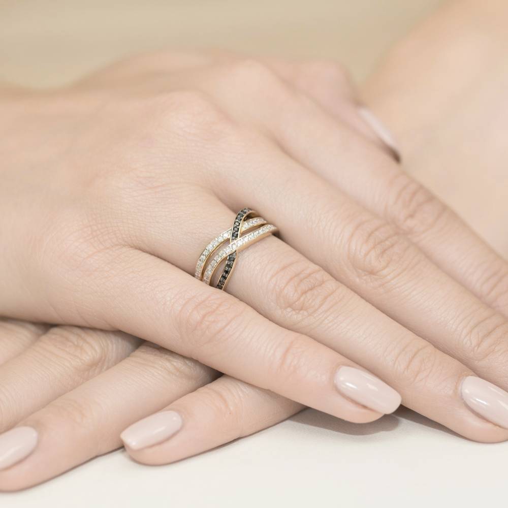 Bague Dual en Or avec 17 Diamants Noirs et 34 Diamants Blancs