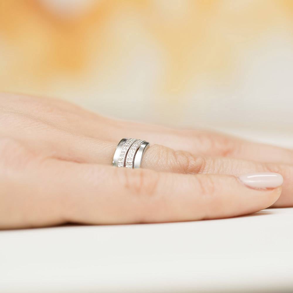 Scia-Ring aus Gold mit Diamanten