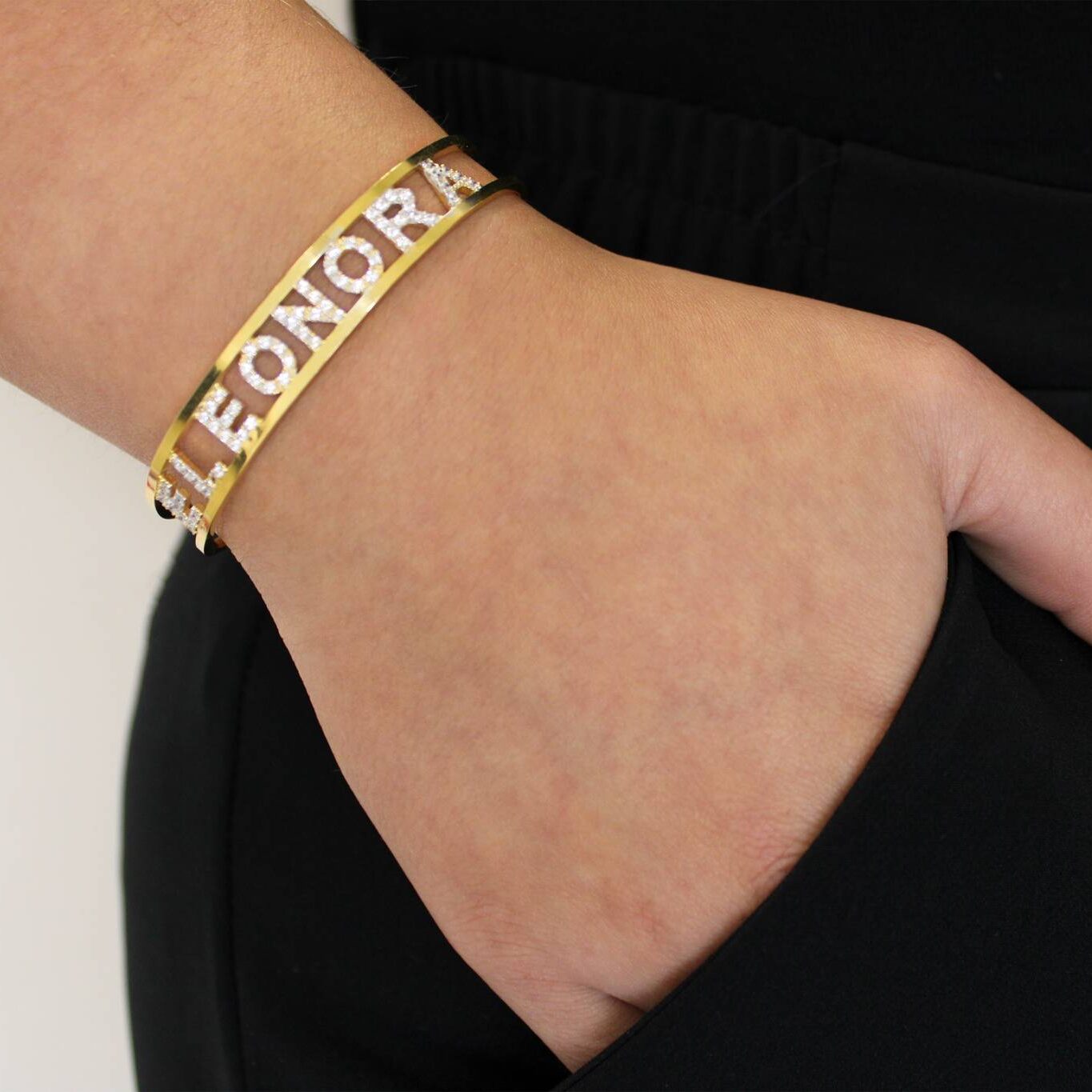 Bracciale Rigido Aperto con Nome Personalizzabile