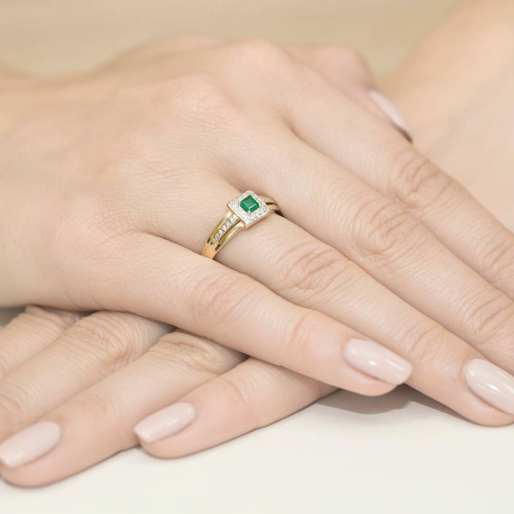 Anello Ninfea in Oro con Smeraldo e 20 Diamanti