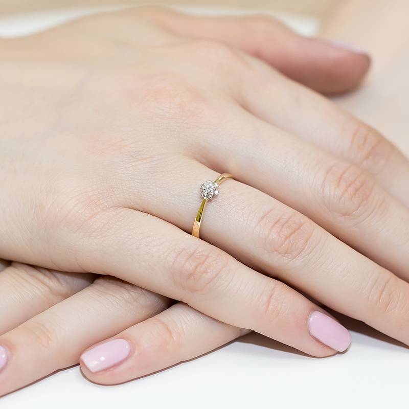 Anello Lucen in Oro con Diamante dentro Sei Cuori