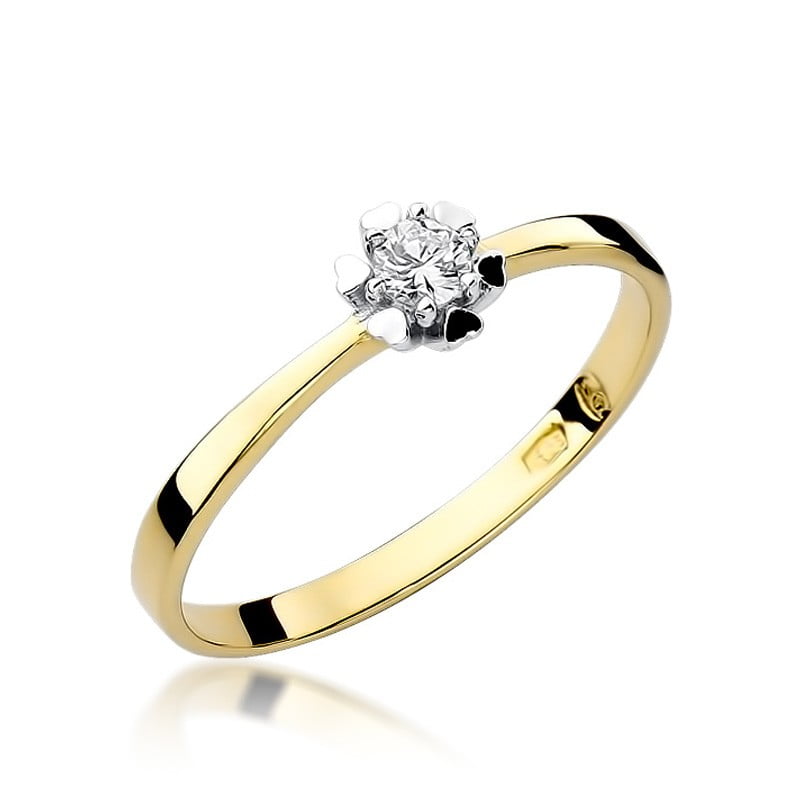 Anillo Lucen en Oro con Diamante dentro de Seis Corazones