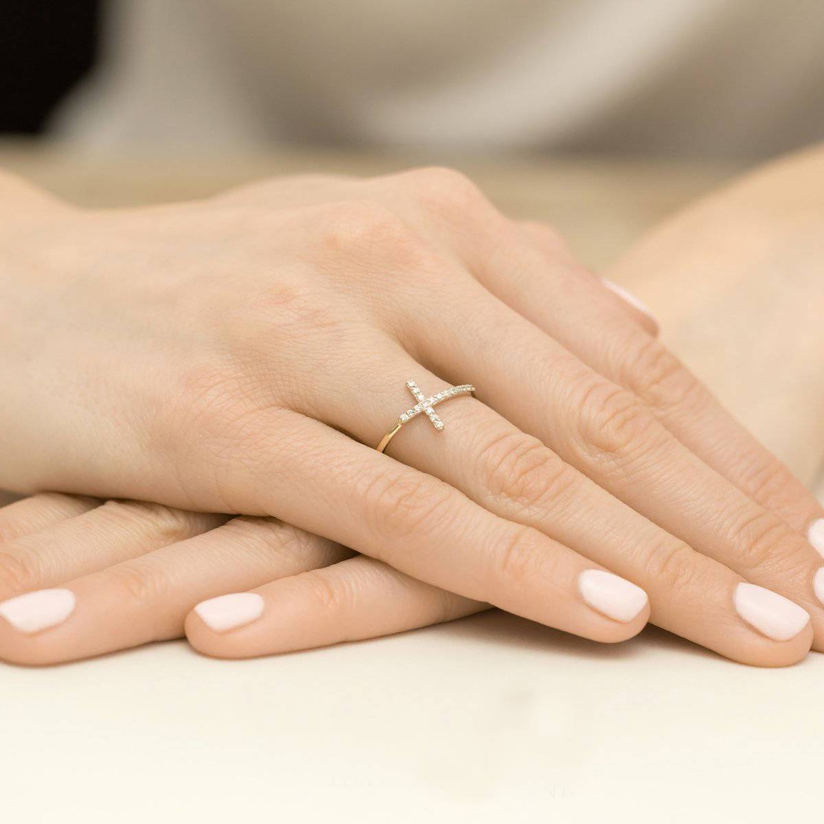 Anello Cross in Oro Rosa con Diamanti