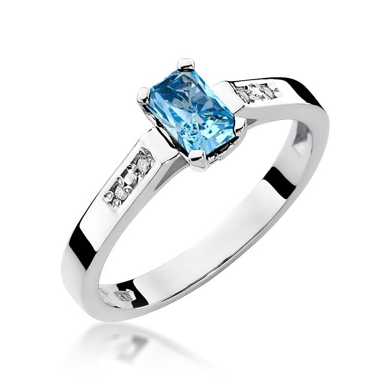 Massive Gold Ring with 0.80 ct Topaz and 4 Diamonds 0.04 ct