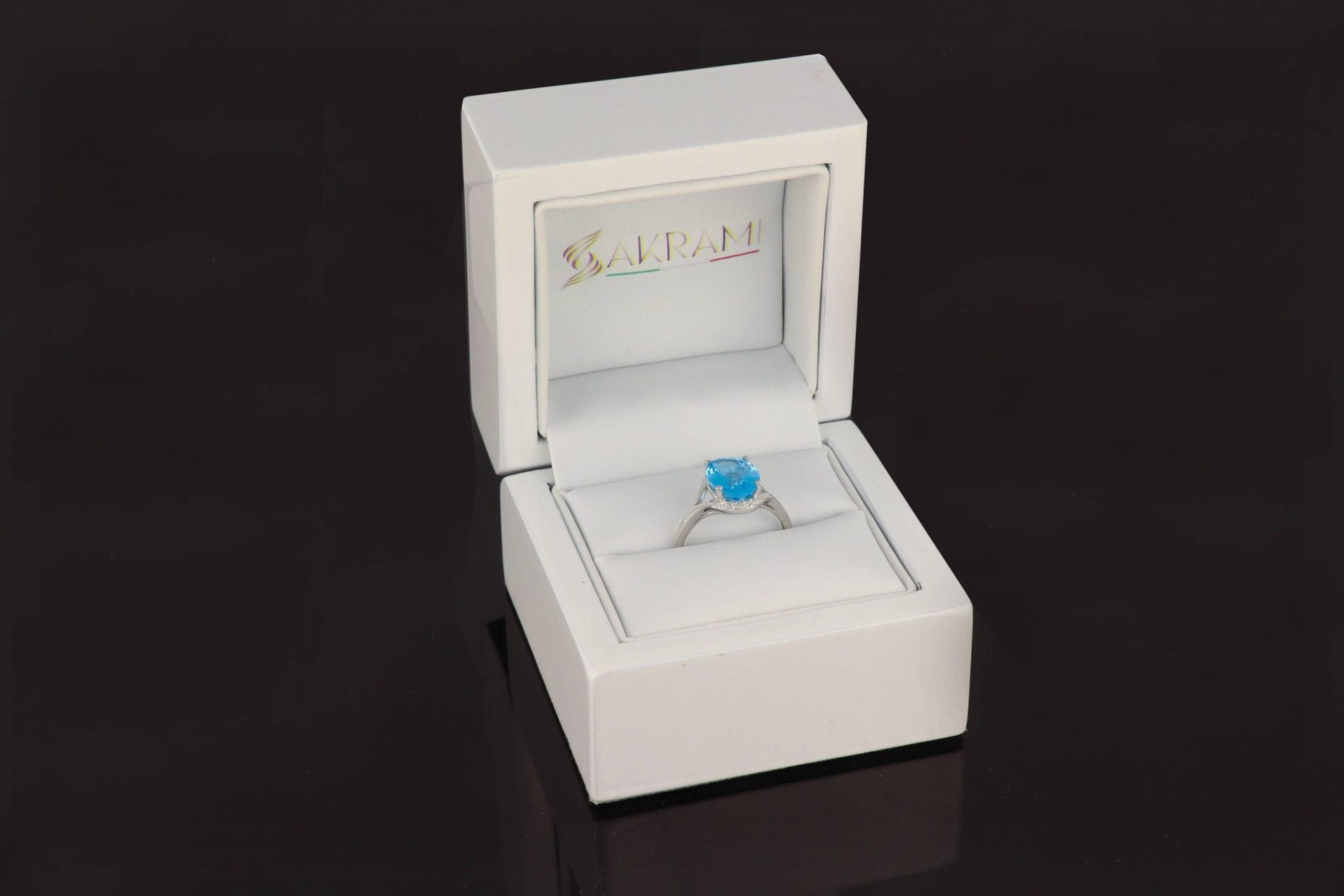 Anello Sole Blu in Oro con Topazio e 8 Diamanti