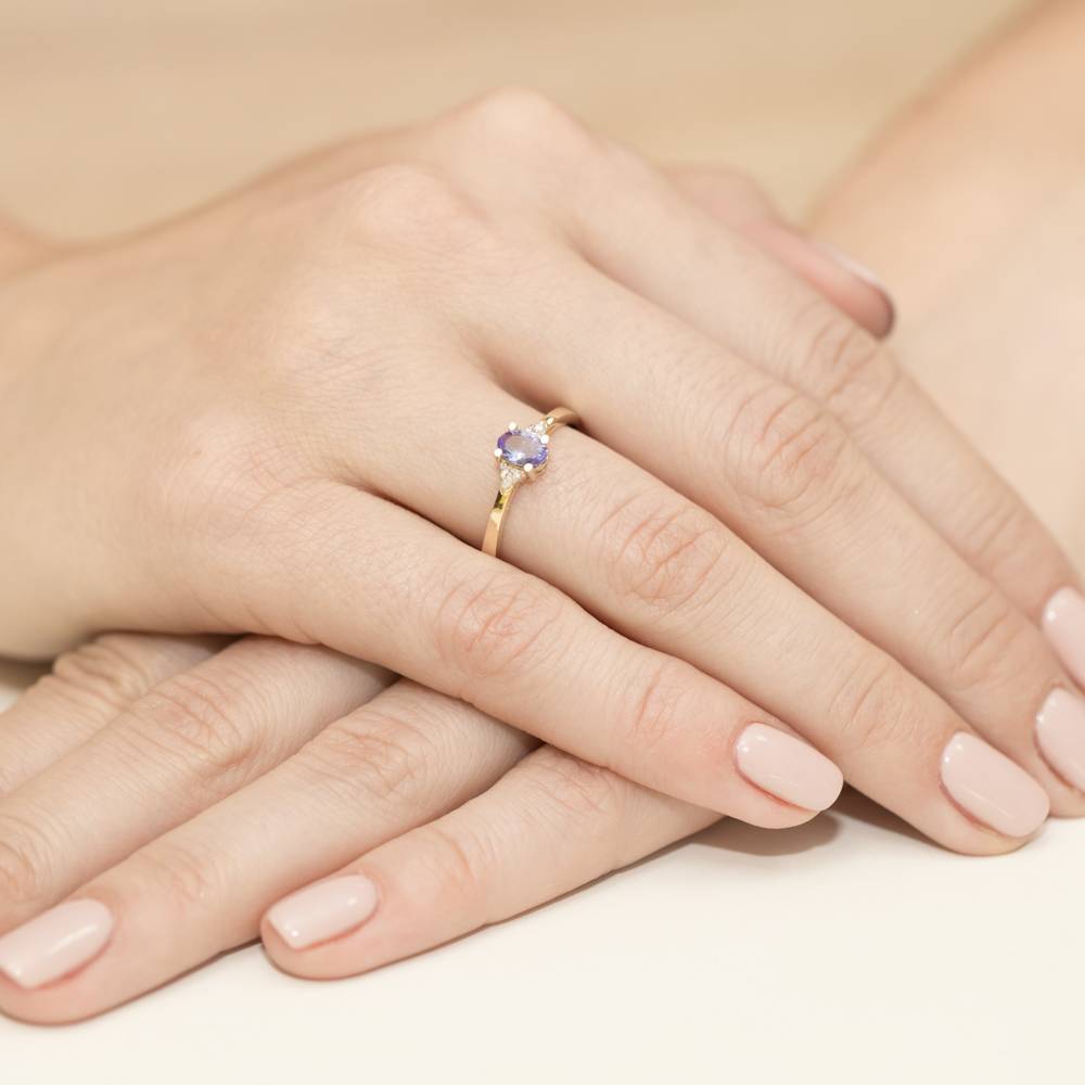 Gold Ring with 0.40 ct Tanzanite and 6 Diamonds 0.05 ct