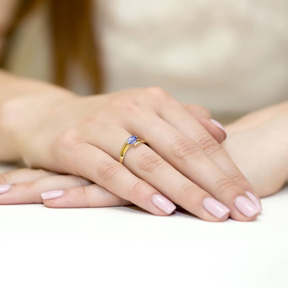 Gold Ring with 0.40 ct Tanzanite and 6 Diamonds 0.05 ct