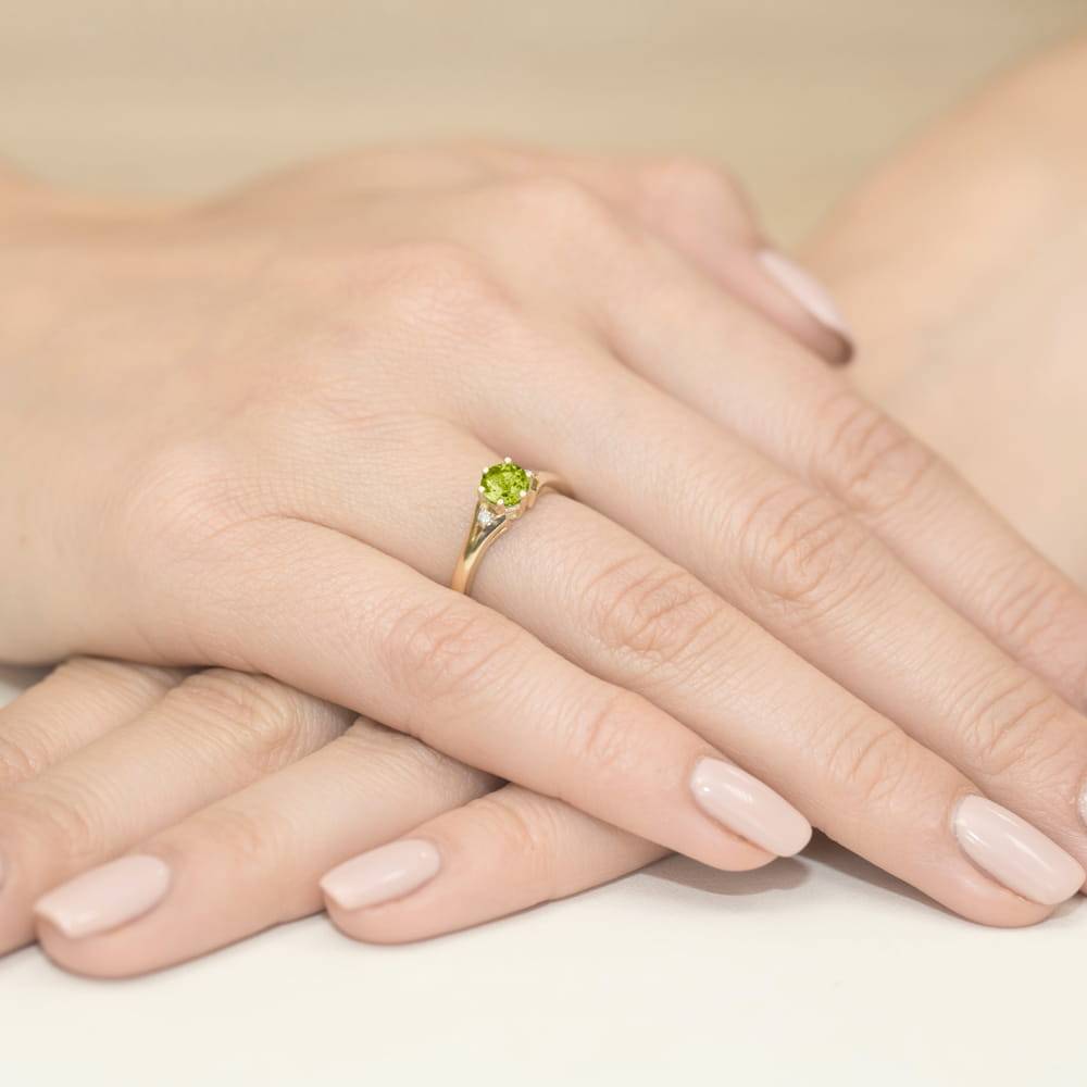 Tania Gold Ring with Peridot and Diamonds