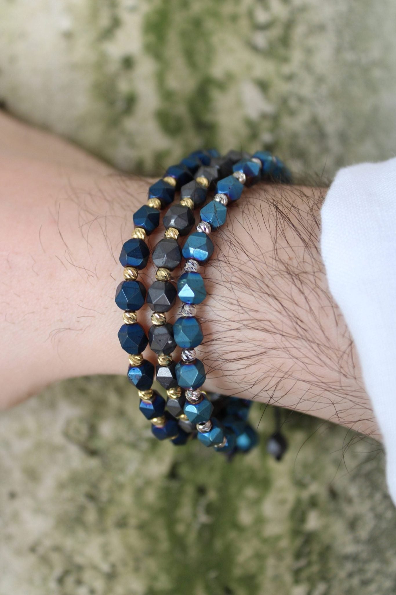 Armband aus Gold mit blauen Steinen