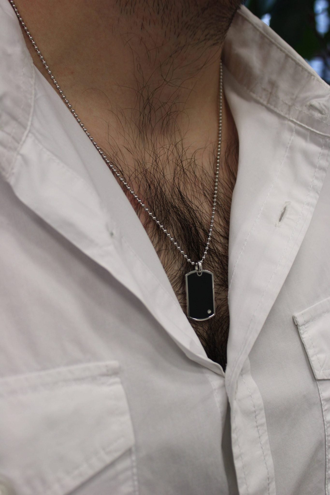 Collar Militar con Placa Negra y Punto de Luz