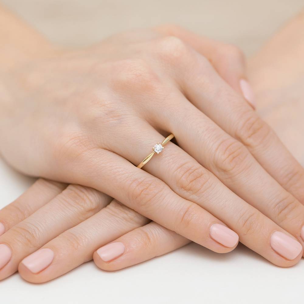 Anello in Oro Solitario con Diamante