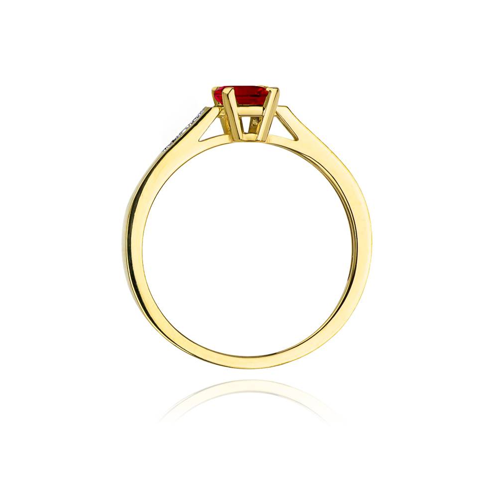 Anello In Oro Mass con Rubino 0,80 ct e 4 Diamanti 0,04 ct