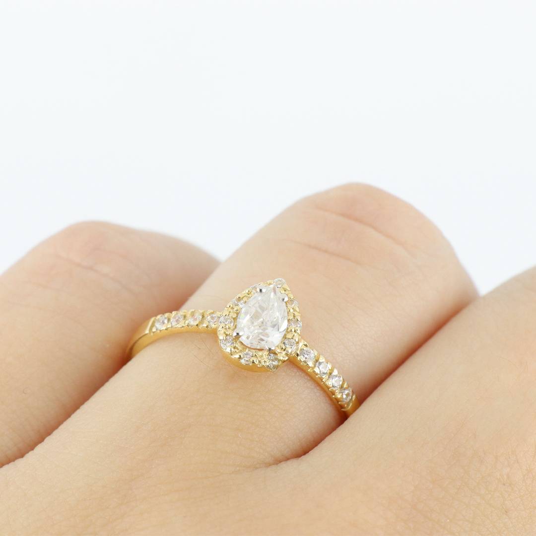 Anello in Oro Goccia con Zirconi