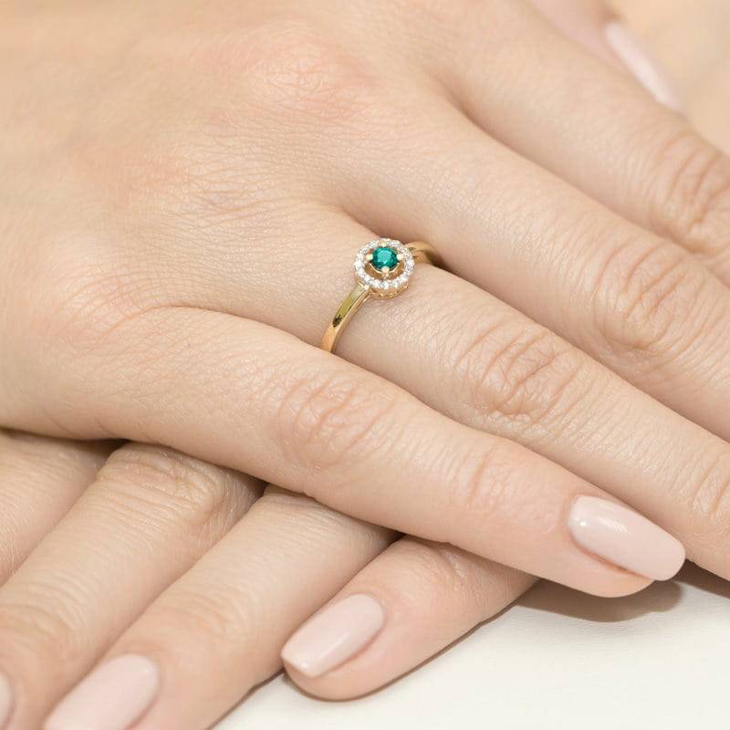 Goldring mit Smaragd 0,15 ct und Diamanten 0,08 ct