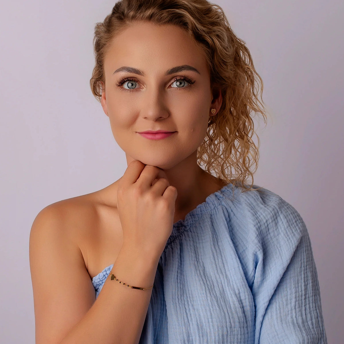 Damenarmband aus Gold mit Herz, Plakette und Zirkonia
