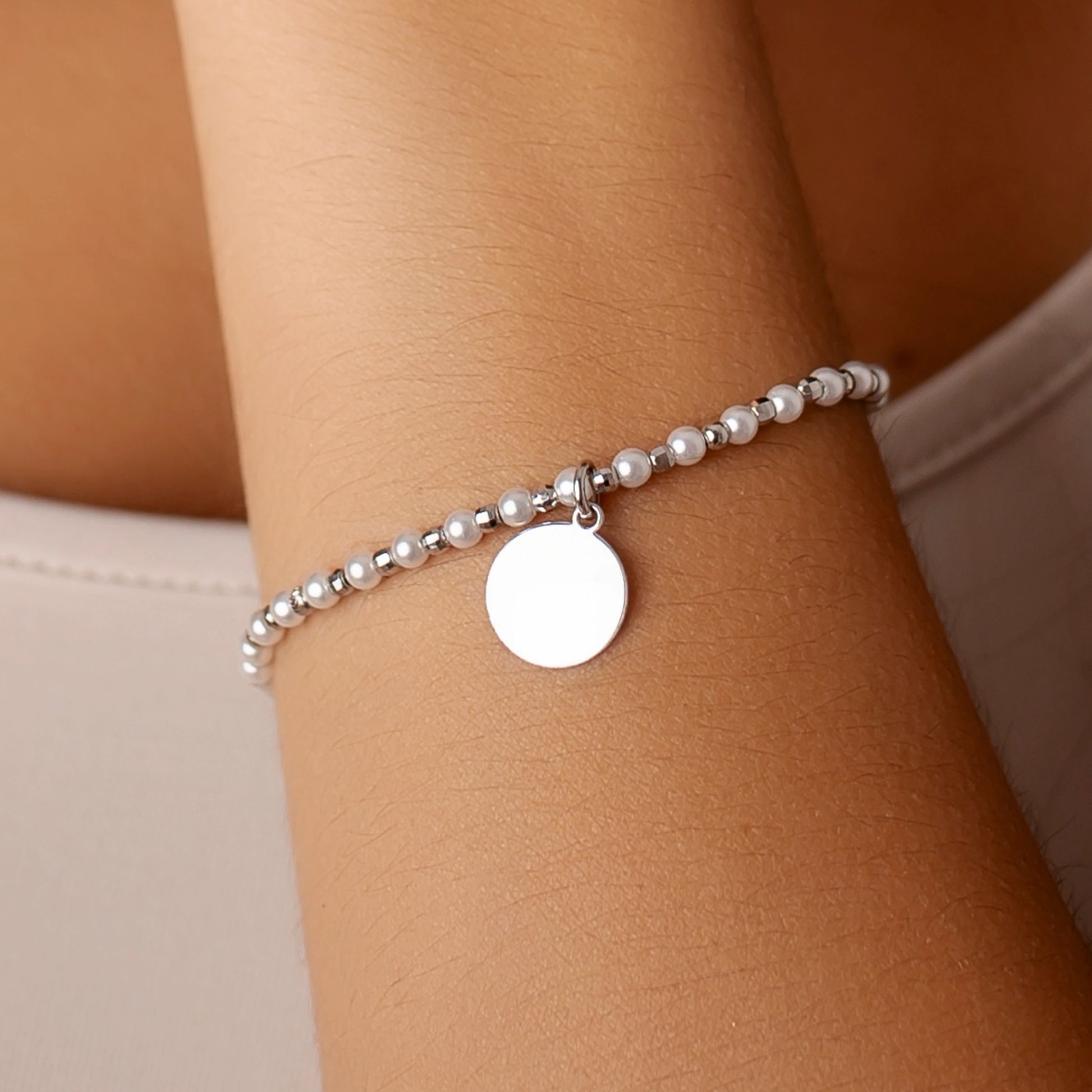 Bracciale in Argento da Donna con Ciondolo Incidibile e Perline