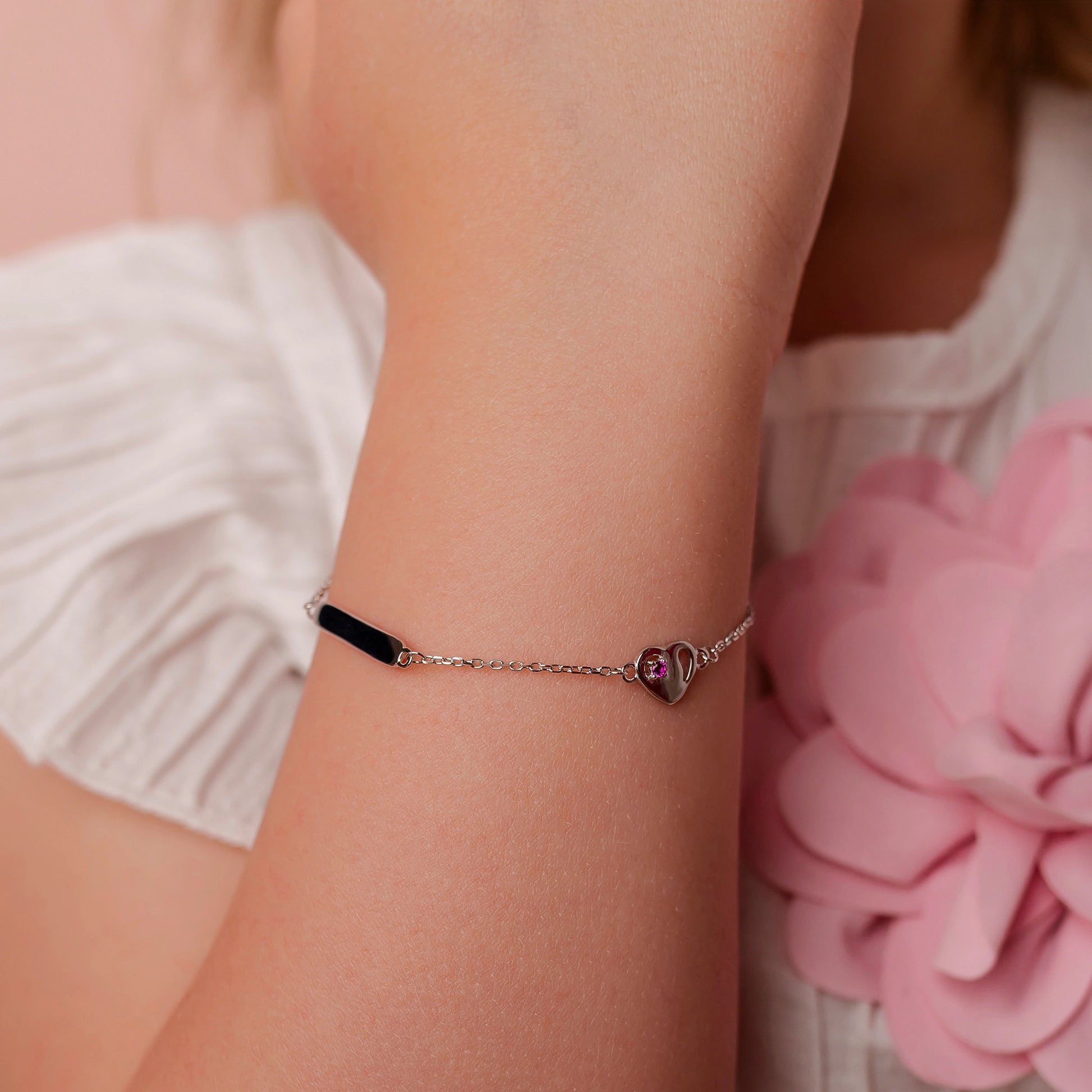 Bracciale in Argento Rodiato con Targa Personalizzabile e Cuoricino con Zircone Fucsia