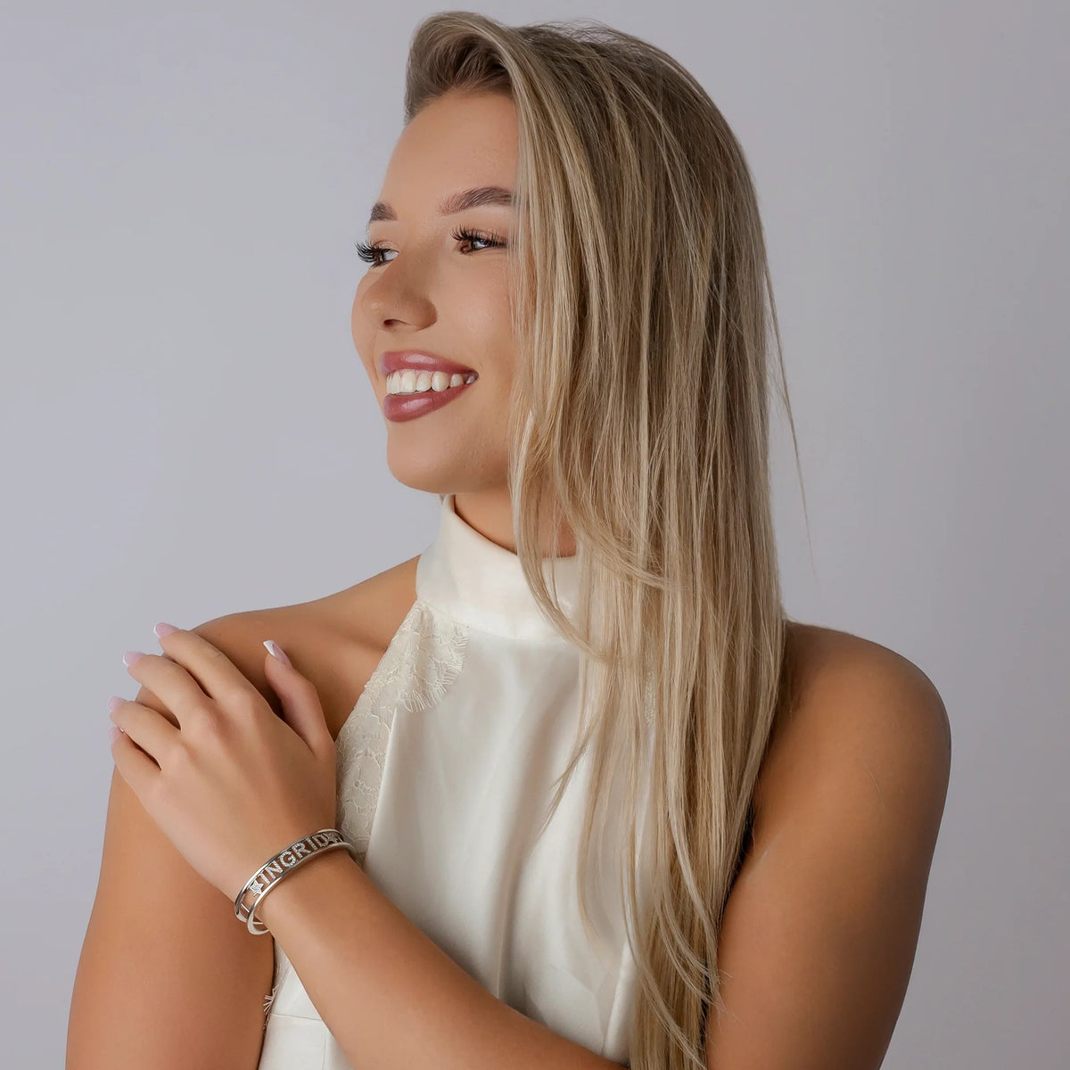 Bracelet jonc fermé avec nom personnalisable