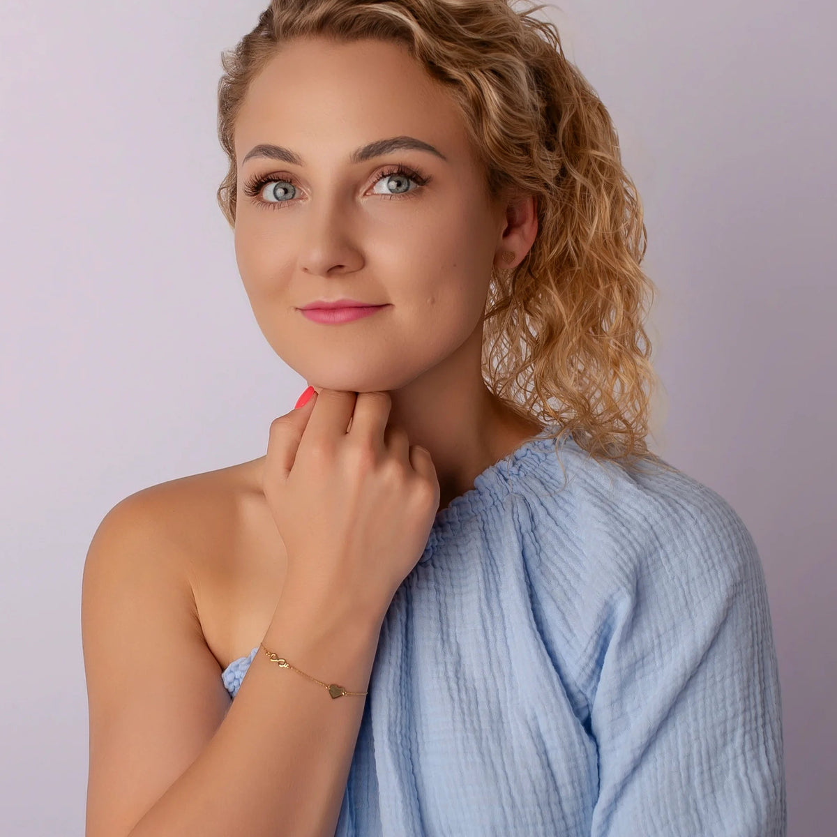 Damenarmband aus Gold mit Herz und Unendlichkeit