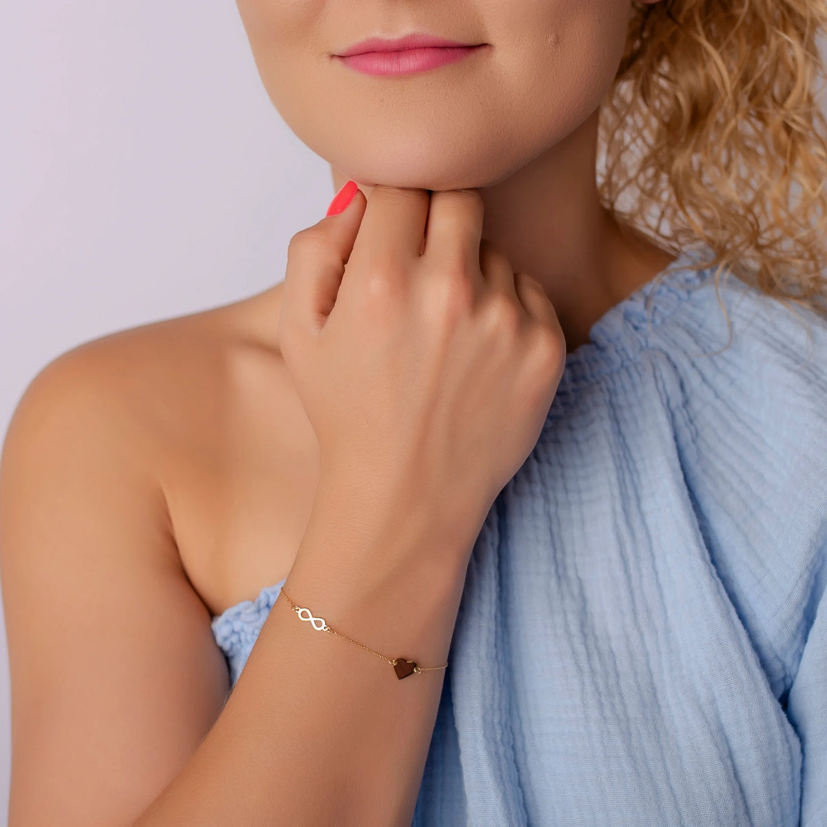 Damenarmband aus Gold mit Herz und Unendlichkeit