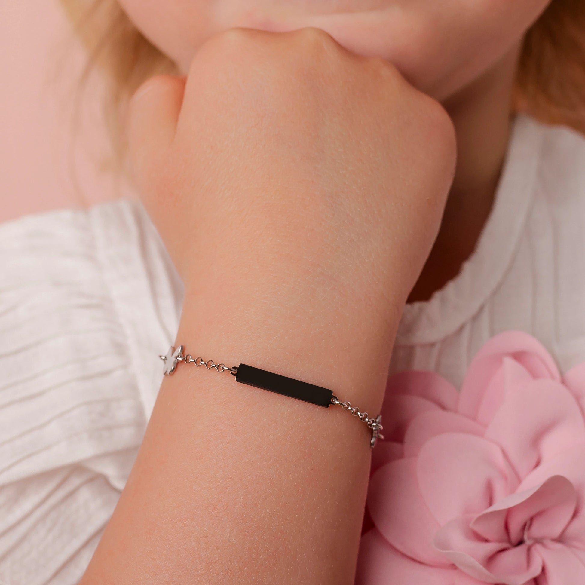 Bracciale in Argento con Piastrina Fiorellino e Farfalla