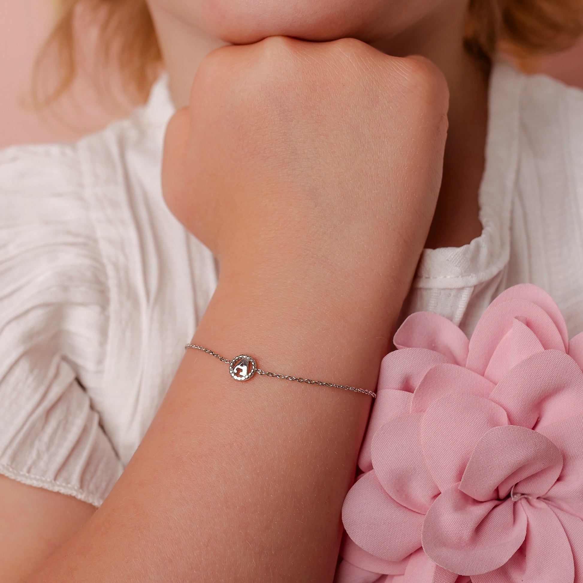 Bracelet avec Lettre Cerclée