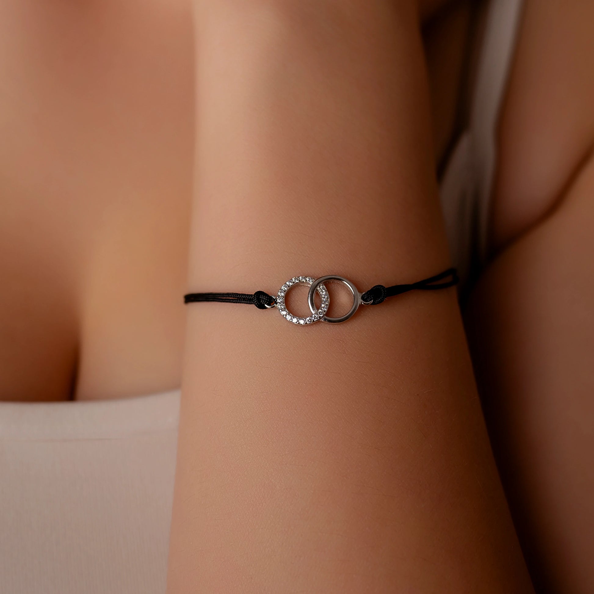 Bracelet en Argent sur Cordon Cercles Strass Rhodié