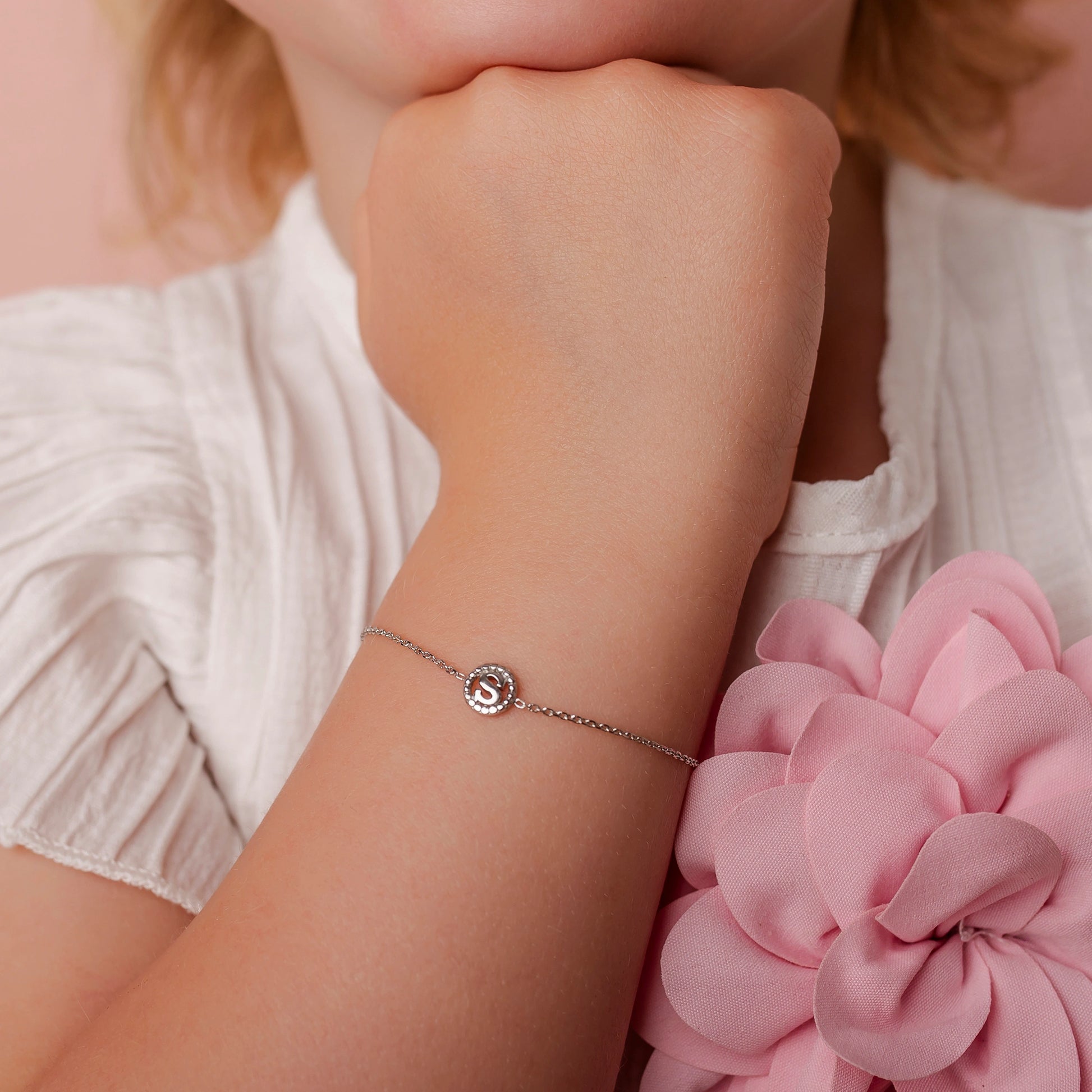 Bracelet avec Lettre Cerclée