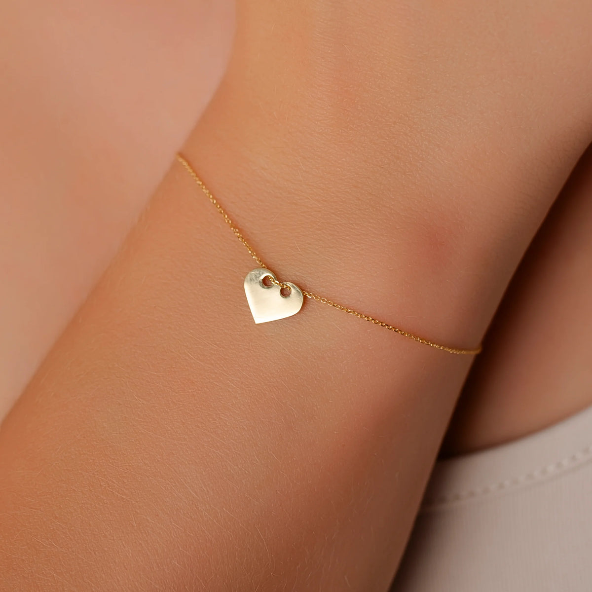 Damenarmband aus Gold mit durchgehendem Herz